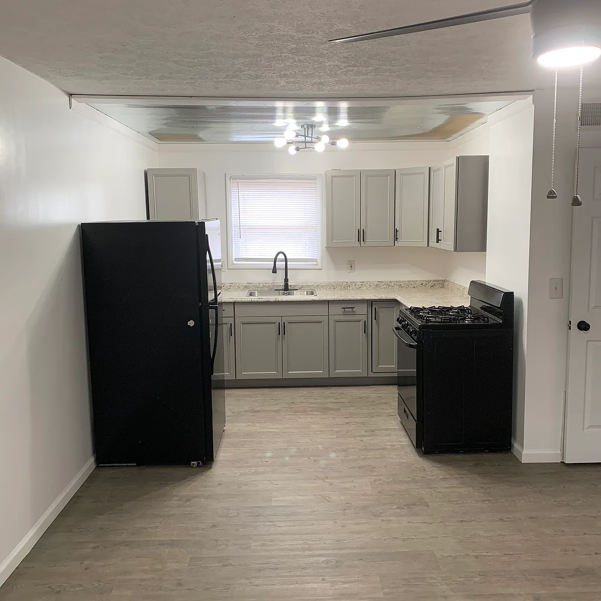 Building Photo - 145 Plattner Ave #6