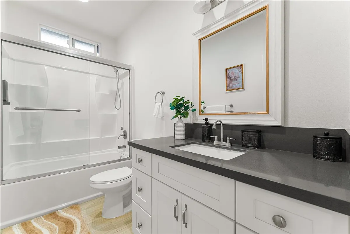 3 bed, $7,500 — Photo 4