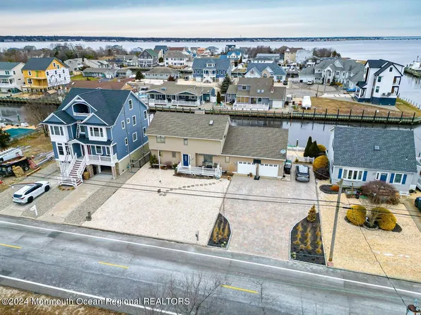 37 Bayview Avenue, Bayville, NJ 08721