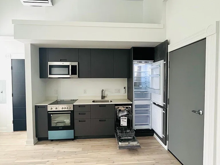 601 York St #4 — Photo 4