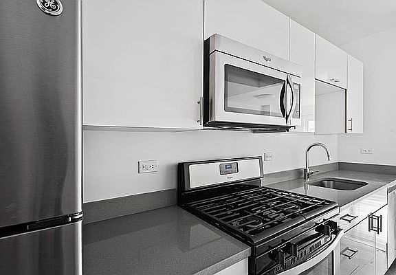 5th image of 607 W 161st St APT 7F