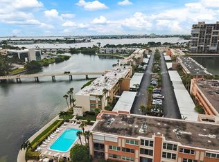 7465 Bay Island Dr S APT 114, South Pasadena, FL 33707