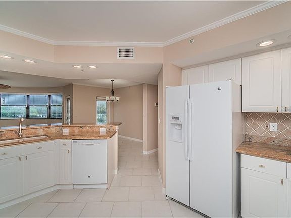 4th image of 670 Island Way APT 300