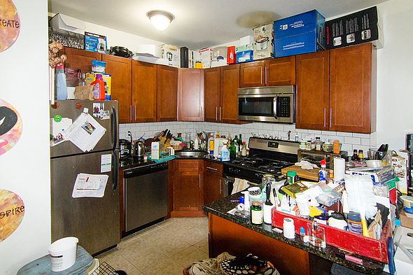 2nd image of 152 Frost St APT 3R
