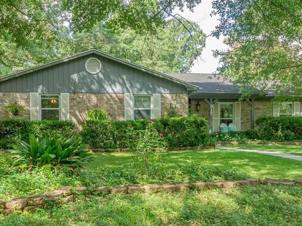 317 Parkway Dr, Conroe, TX 77303