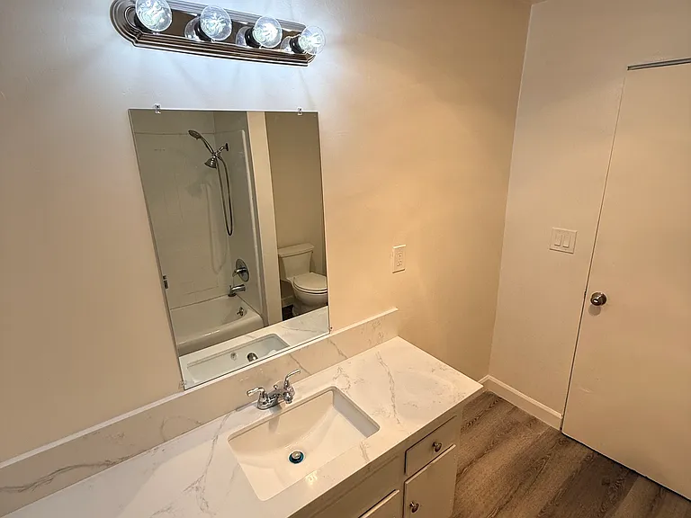 7626 Reseda Blvd #3 — Photo 10