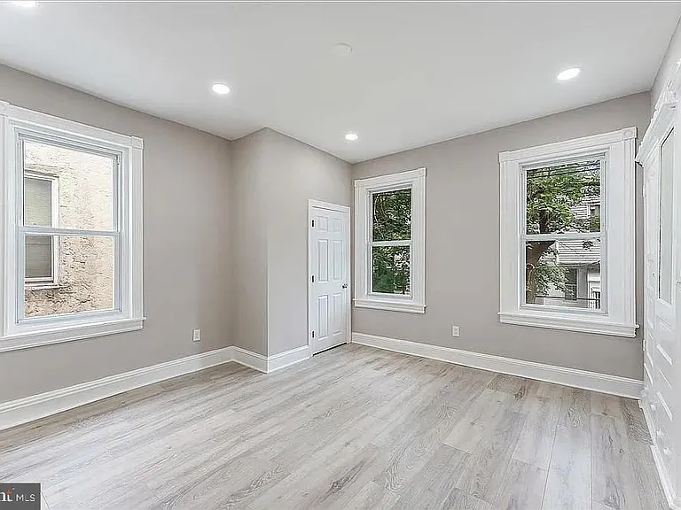100 W Sharpnack St — Photo 16