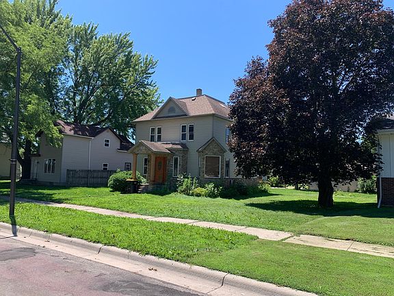 3rd image of 307 1st St SE