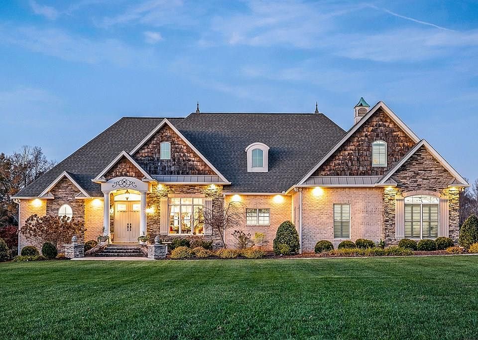 1st image of 130 Southern Woods Ct