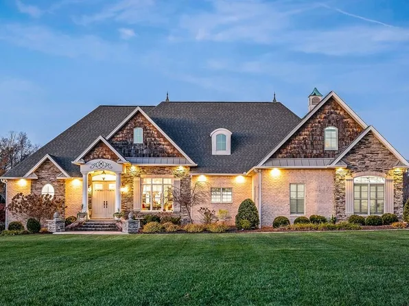 130 Southern Woods Ct, Cookeville, TN 38506