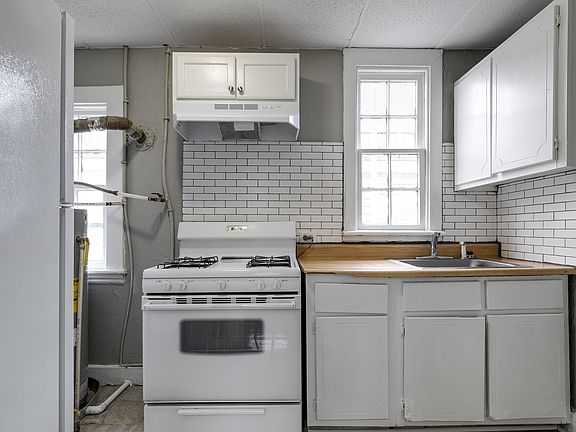 5th image of 2814 Barry St