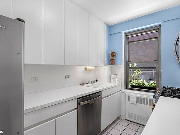5th image of 420 E 55th St APT 11M