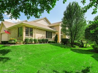 23 Long Cove Dr, Lemont, IL 60439