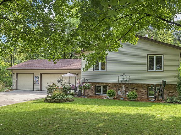 2nd image of 5910 Goldenrod Ln N