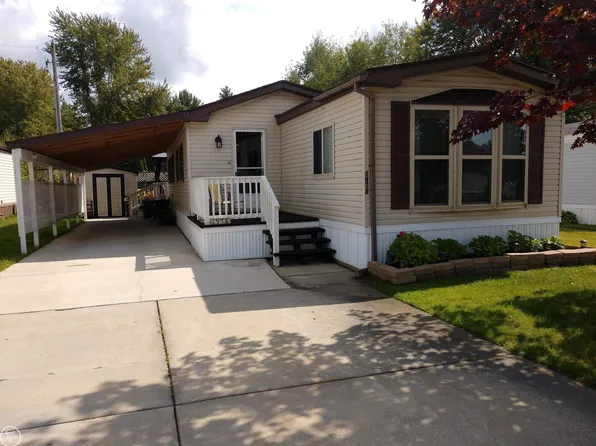 1978 Meadowlark Ln, Smiths Creek, MI 48074