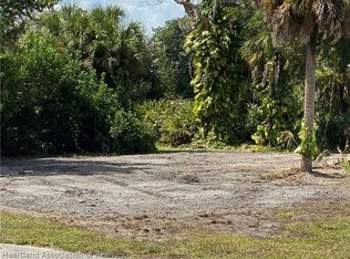 501 Riverside Dr N, Moore Haven, FL 33471