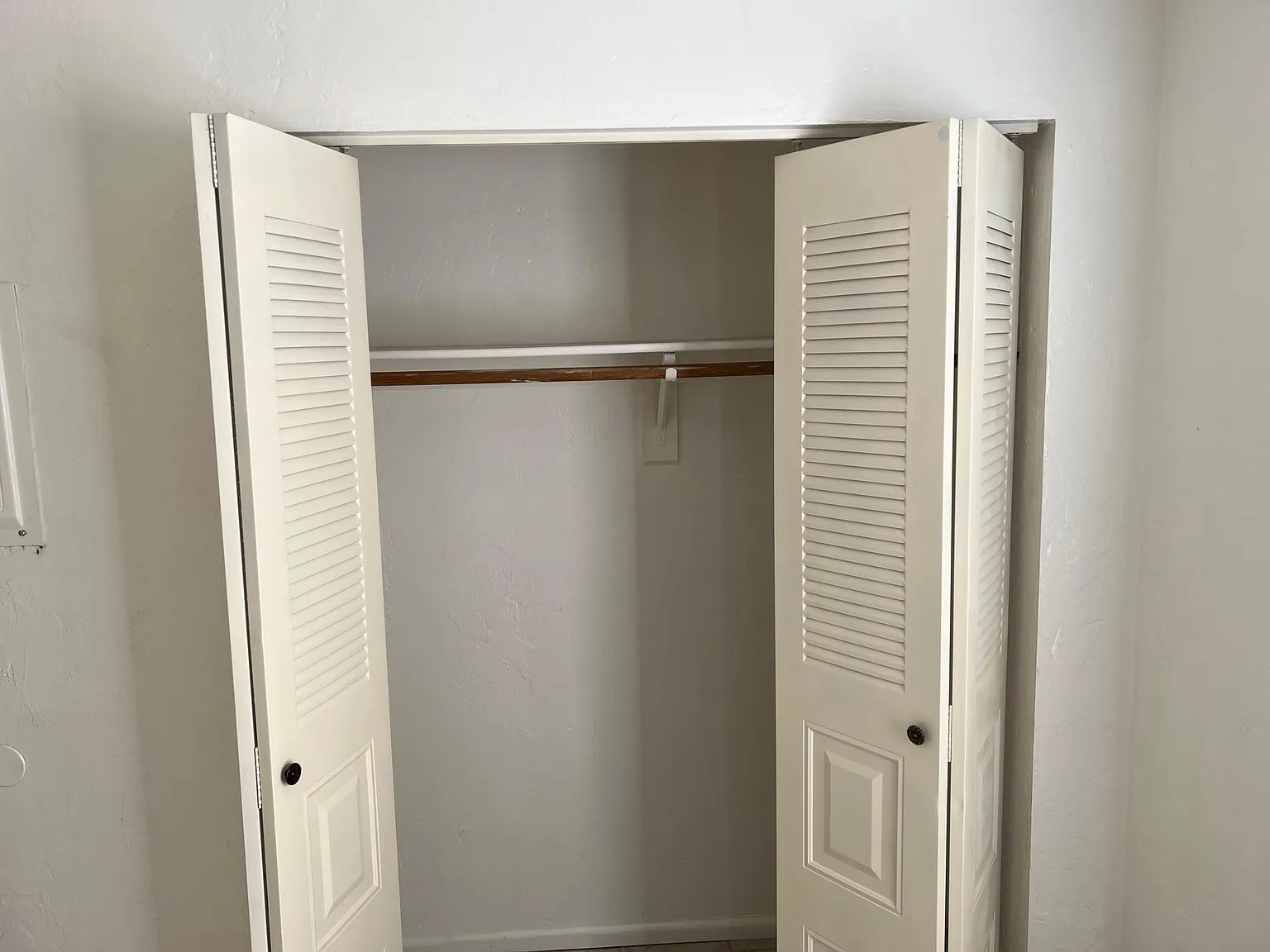 2361 SW 31st Pl — Photo 3