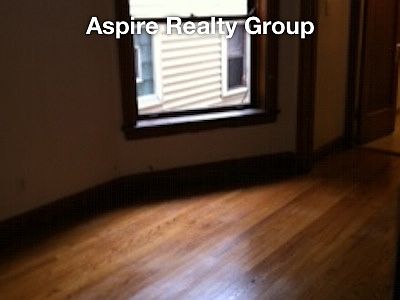 4th image of 2913 N Sacramento Ave APT 1