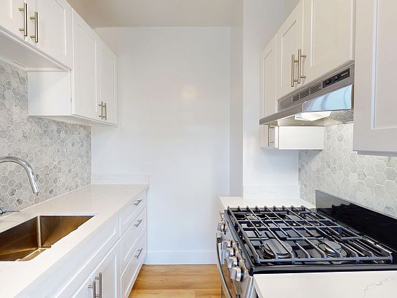 4th image of 3272 21st St #201