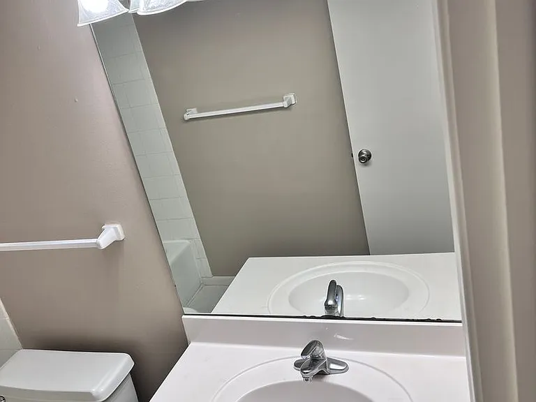 Bristol Square Apartments — Photo 151
