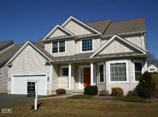 11 Tobins Ct, Danbury, CT 06810