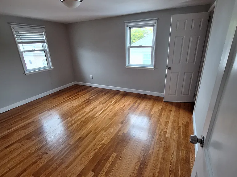 Master bedroom (has a closet)