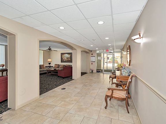 3rd image of 1311 S Finley Rd APT 218