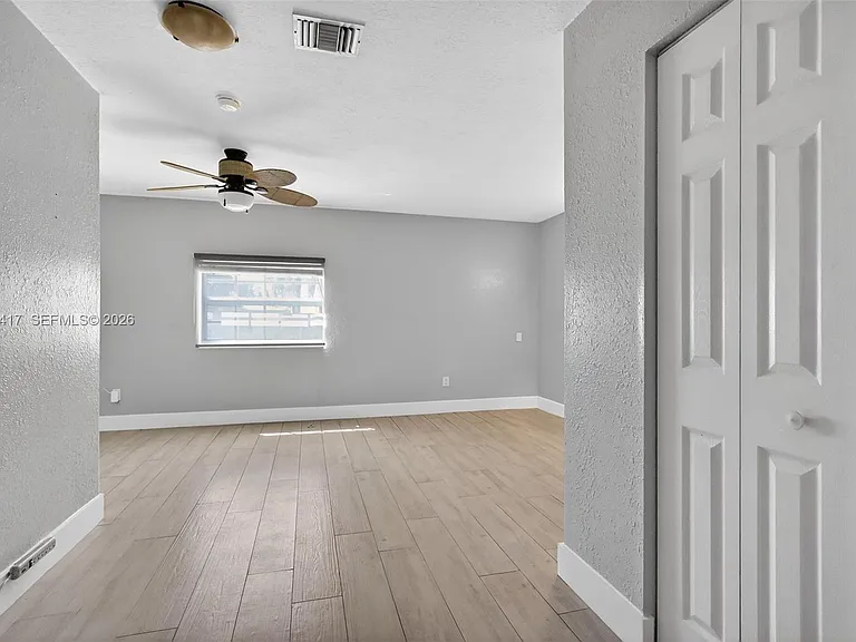 217 SE 5th St — Photo 21