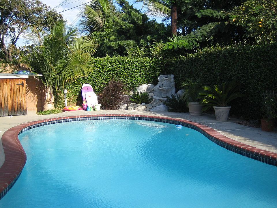 Relaxing Rear Yard w/ Pool