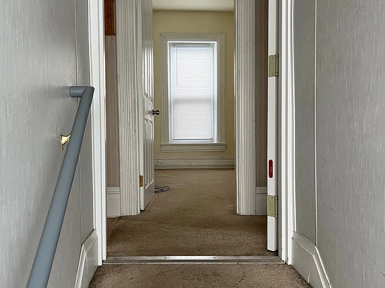 115 W 3rd St #A — Photo 1