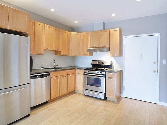 2nd image of 315 20th St APT 3B