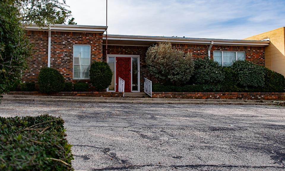 1st image of 2207 Western Dr