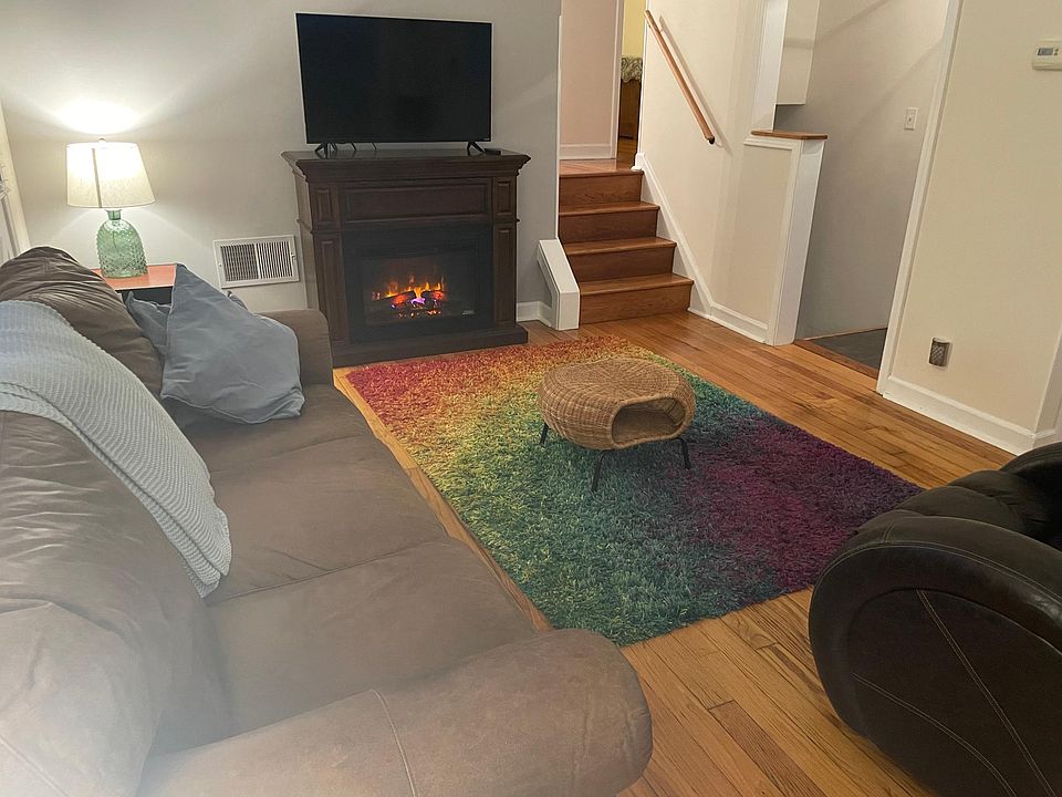 1st image of 2381 Parkwood Ave