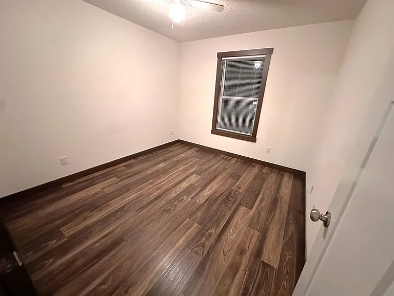 360 N Knowles Ave #B — Photo 13