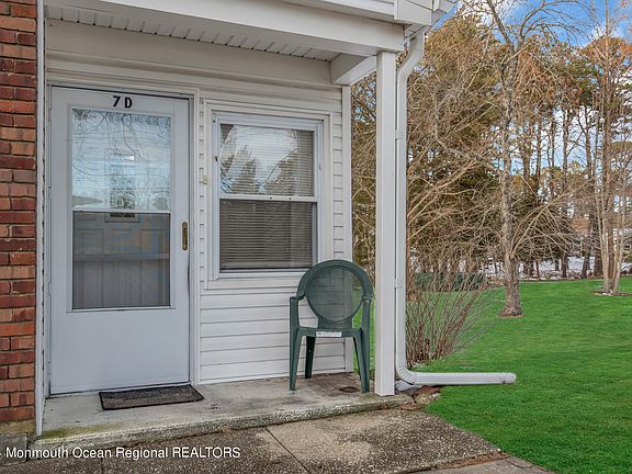 2nd image of 7 Walnut Street #D