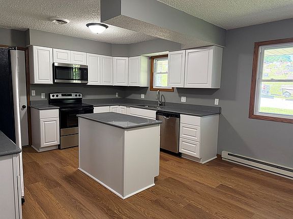 3rd image of 608 Moen St