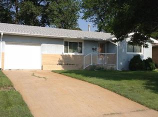 904 E 7th St, Mccook, NE 69001