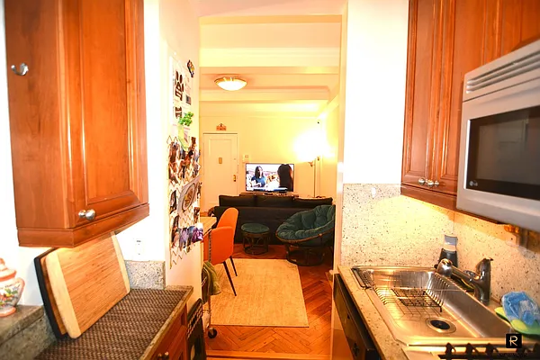 Rented by R New York | media 8