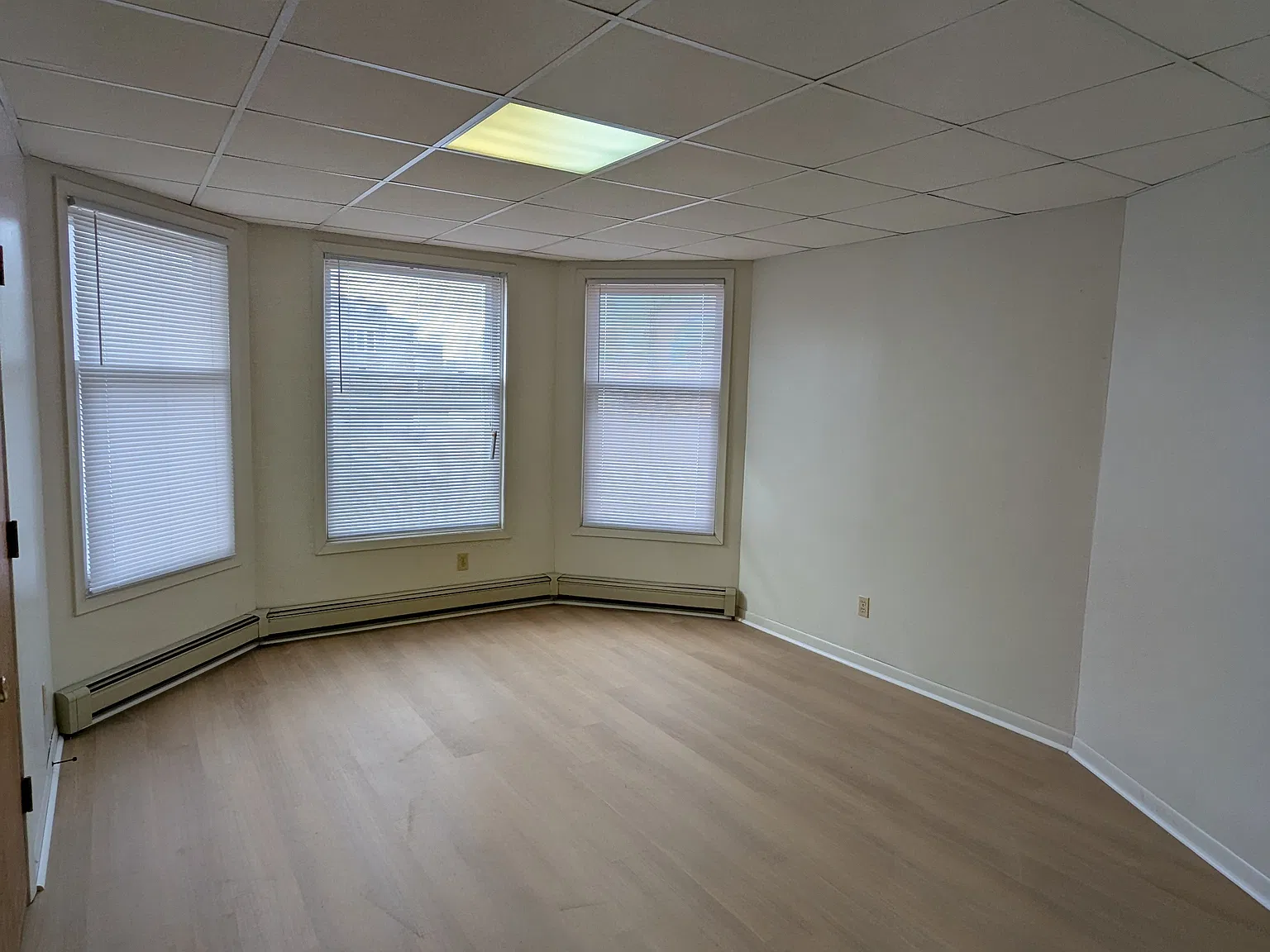 1 bed, 800 sqft, $1,000 — Photo 2