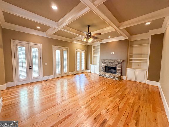 3rd image of 3250 Camellia Ln