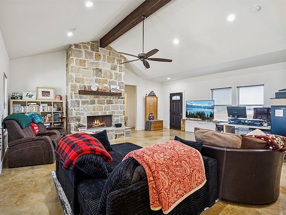 4th image of 1084 Justin Dr