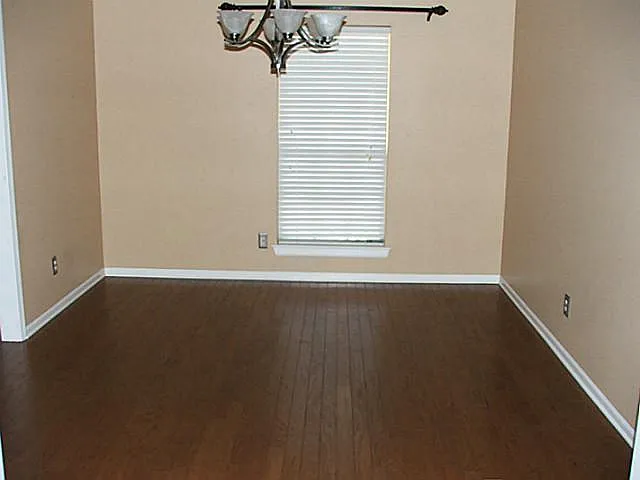 910 Bitternut Dr — Photo 8