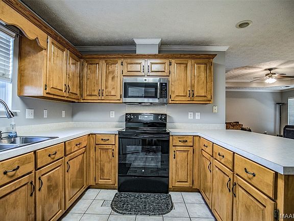 4th image of 711 Yellowstone Dr