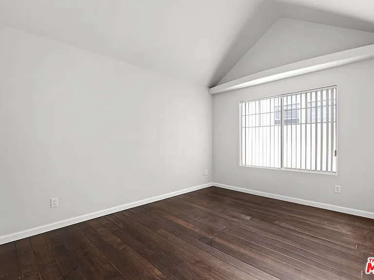 10627 Moorpark St #8 — Photo 9