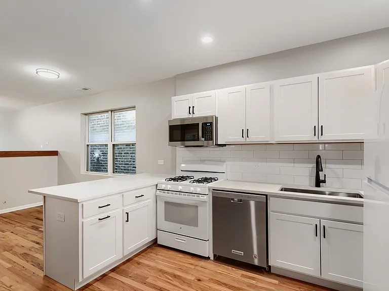 1422 N Maplewood Ave #2 — Photo 4