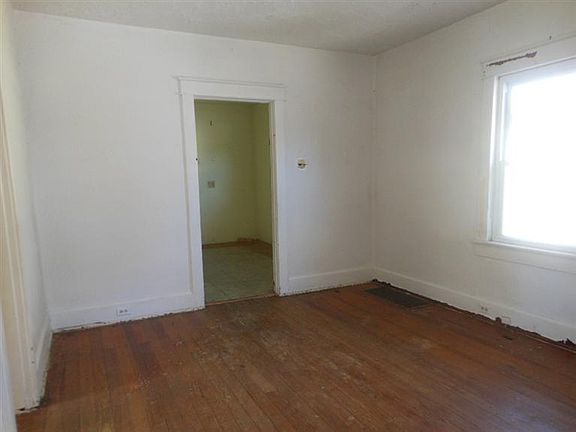 2nd image of 2807 Wulzen Ave