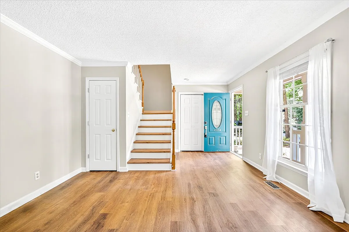 3 bed, 2.5 bath, 1500 sqft, $2,095 — Photo 3