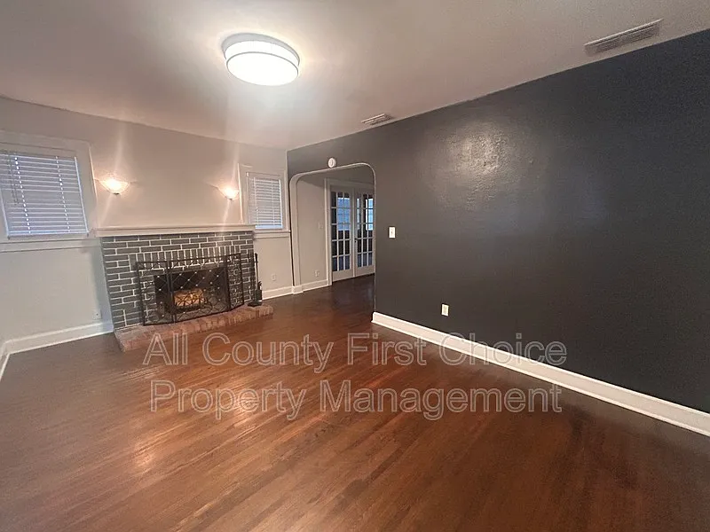 2 bed, 1.0 bath, 1150 sqft, $1,995 — Photo 3