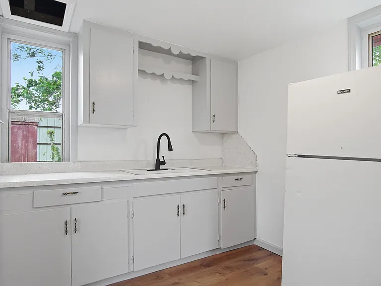 2228 SW Grand Blvd #B — Photo 6