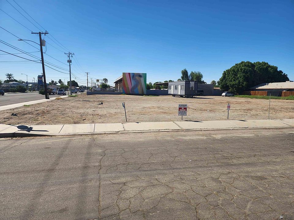 1st image of 1922 W 8th St